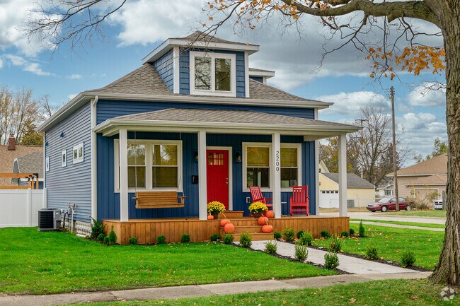A welcoming Chicago-style bungalow greets its owner in Lakeside.