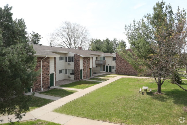 Evergreen Apartments, Stevens Point, WI 54481 - photo 5