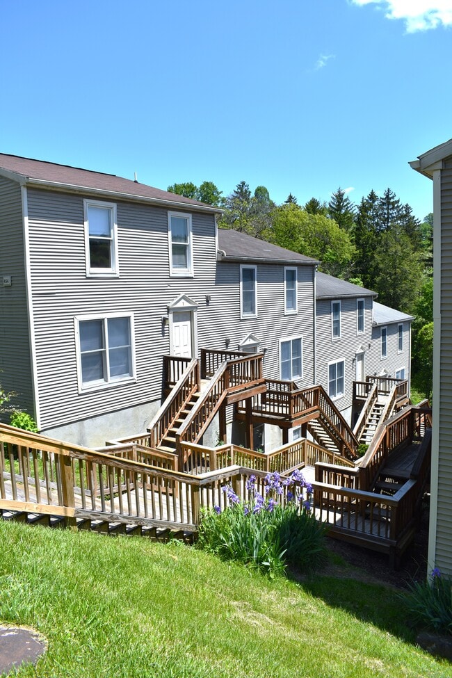 Stewart Street Apartments, Morgantown, WV 26505 - photo 2