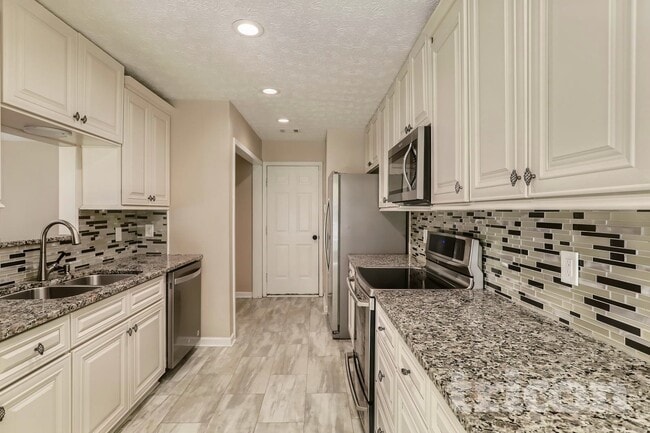 2024 Atha Woods Dr, Monroe, GA 30655 - photo 5