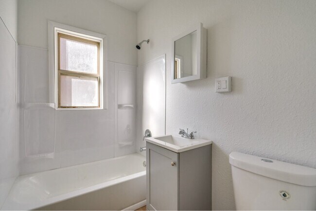 2828 S Moreland Blvd unit 2, Cleveland, OH 44120 - photo 4