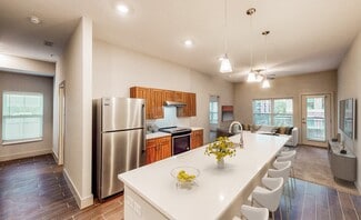7314 W 80th St, Overland Park, KS 66204