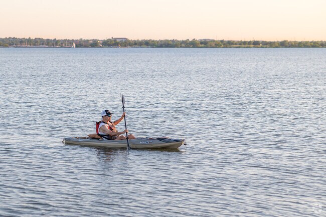 Rock Knoll-Lansbrook locals have the option of kayaking or sailing on Lake Hefner.