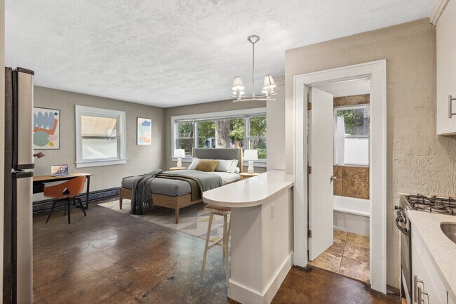 501 Ashland Ave - Heat Included, Saint Paul, MN 55102 - photo 3