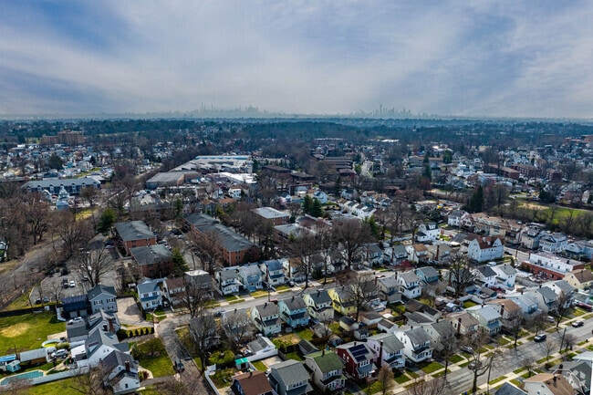 Bloomfield residents enjoy great access to New York City.