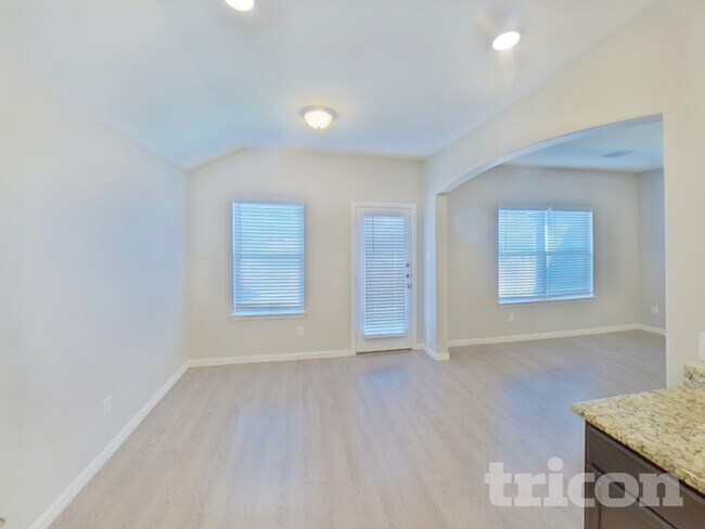 110 Columbia St, Farmersville, TX 75442 - photo 4