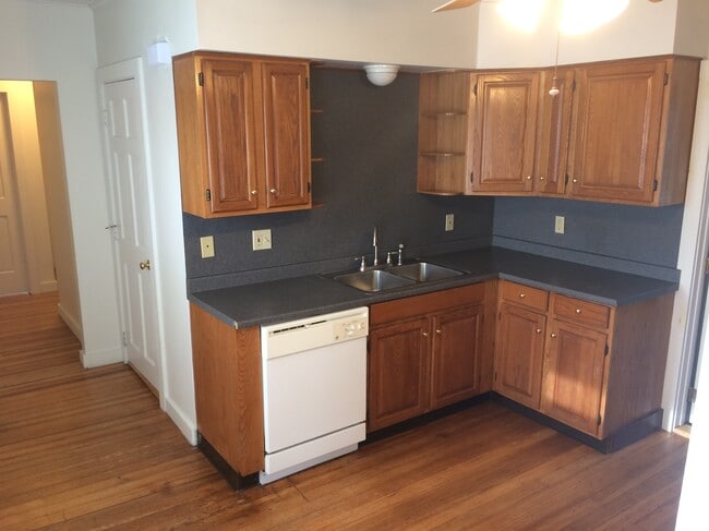 97 Mawney St unit 2, East Greenwich, RI 02818 - photo 3