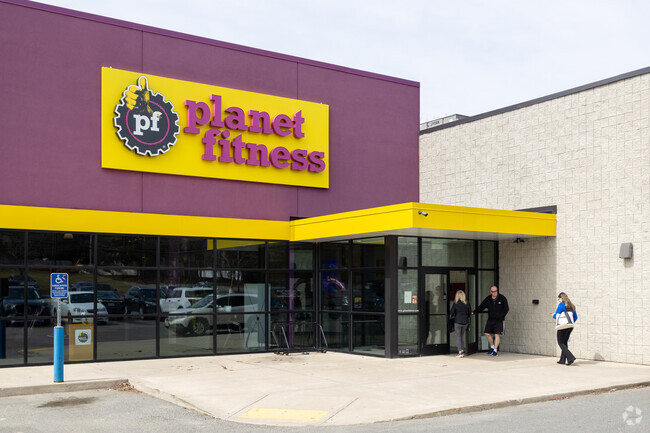 Conveniently located near Bradley Brook, Planet Fitness offers a clean and welcoming workout environment with a wide array of cardio and strength equipment.