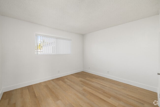 1BR, 1BA - 560SF - Bedroom