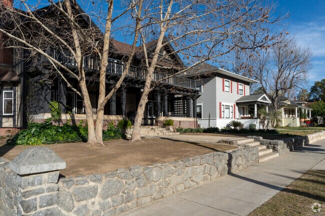 Find your style of home in the Grand neighborhood.