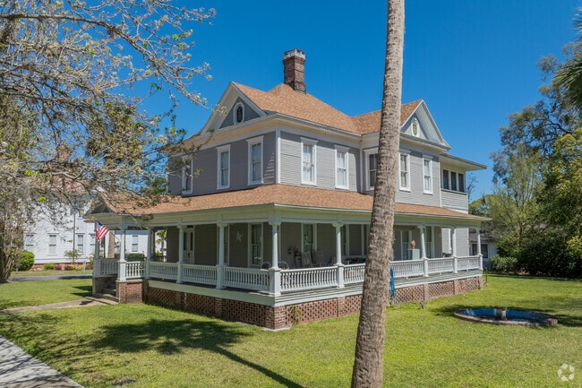 Alachua boasts a rich collection of historic homes.