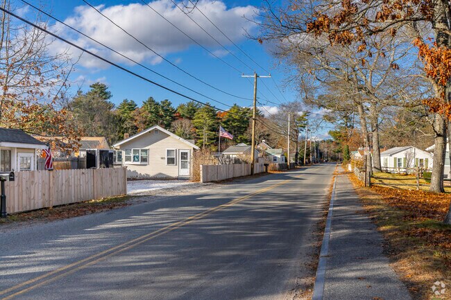 Hamilton Beach/Swifts Beach has bungalows and Cape Cod homes.
