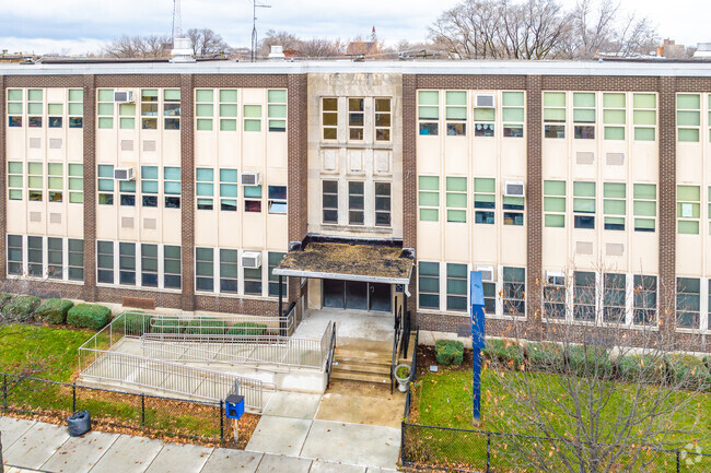 Kellman Corporate Community Elementary serves residents of the Garfield Park area.