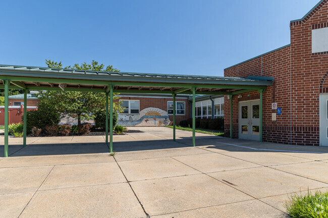 Southampton Twp School #2 has a student-teacher ratio of 10-1.