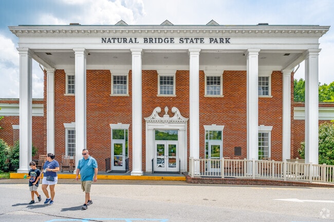 Natural Bridge State Park in Natural Bridge features hiking trails and other attractions.