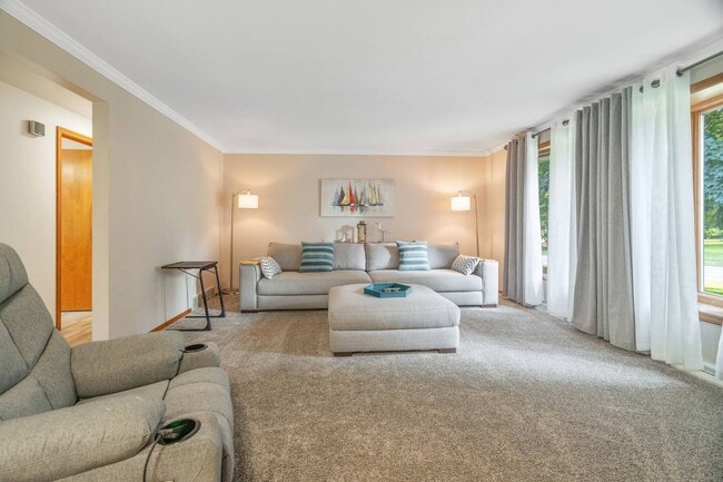 1212 Circle Dr, Green Bay, WI 54313 - photo 7