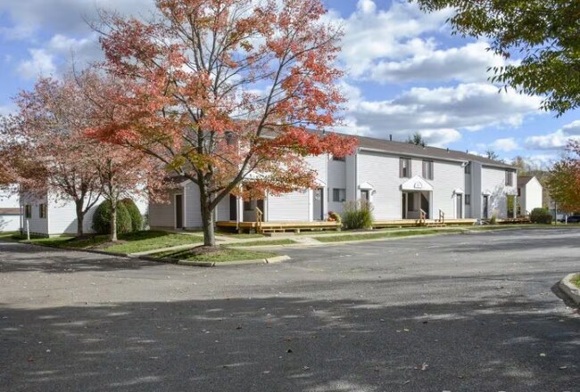 168 Fox Hill Ln unit 1 Bedroom, Enfield, CT 06082 - photo 2
