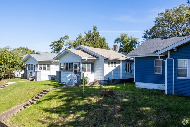 Longview living offers affordable Rock Island homes adjacent to green spaces and park trails.