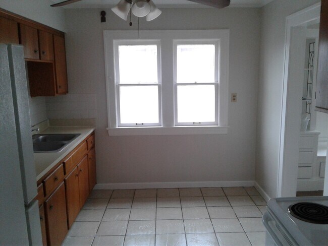 1673 Victoria Ave unit 2, Lakewood, OH 44107 - photo 4