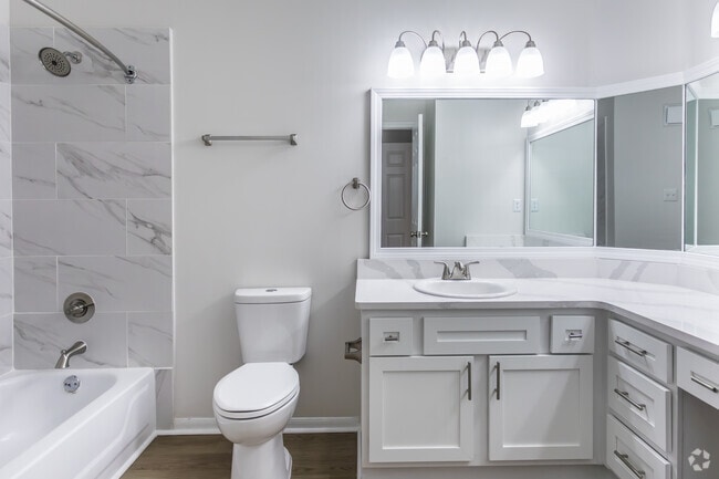 2BR, 2BR - 1,297SF - Primary Bathroom