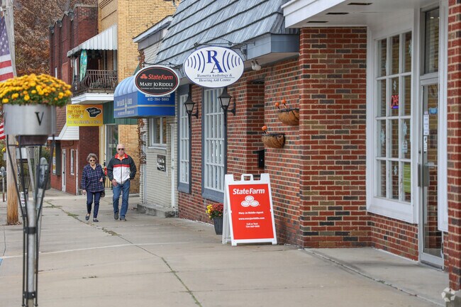 Vandergrift offers everyday retail and coffee a short drive from Parks.