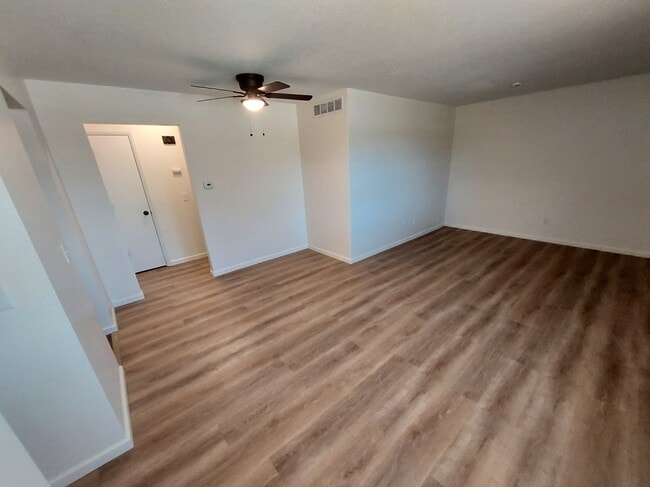 801 Dondee Dr, Manhattan, KS 66502 - photo 4