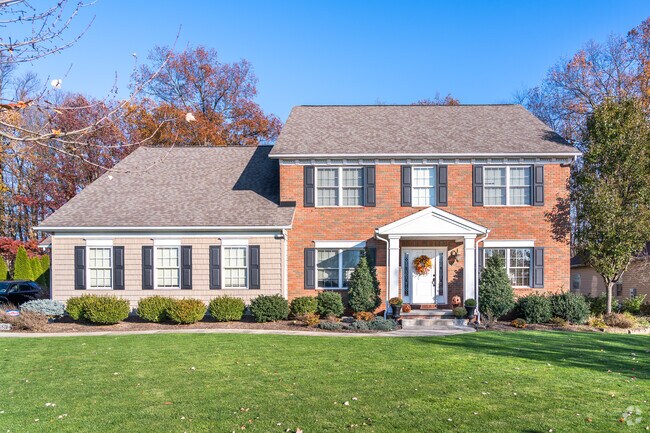 You can find a mix of colonial homes throughout the Washington Square neighborhood.