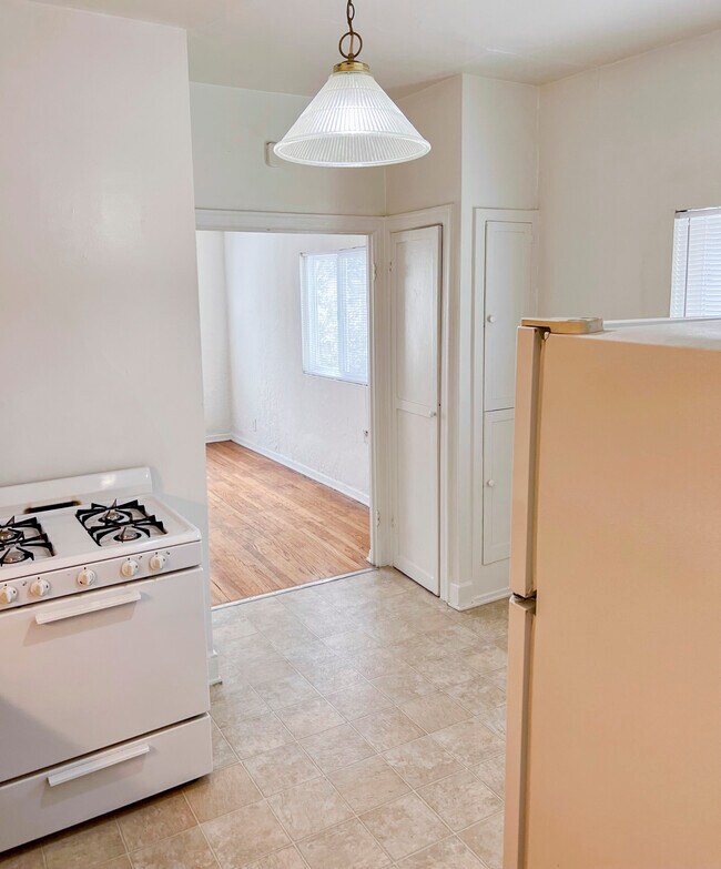 350 N Orange Grove Ave, Los Angeles, CA 90036 - photo 2