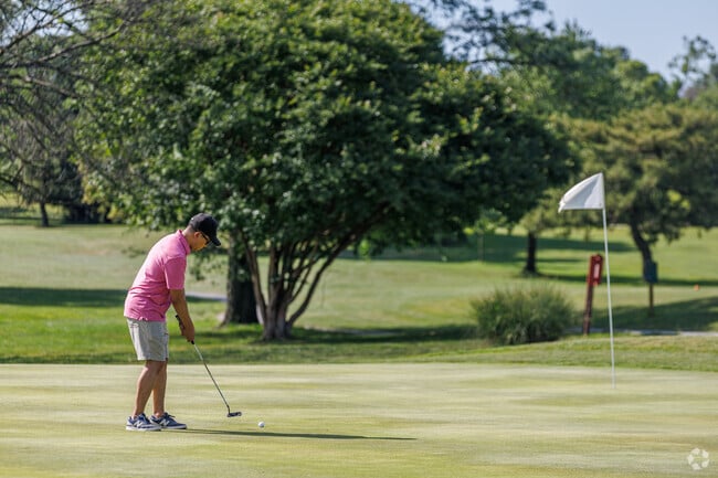 Carroll Park Golf Course is a 9-hole public course near Morrell Park.