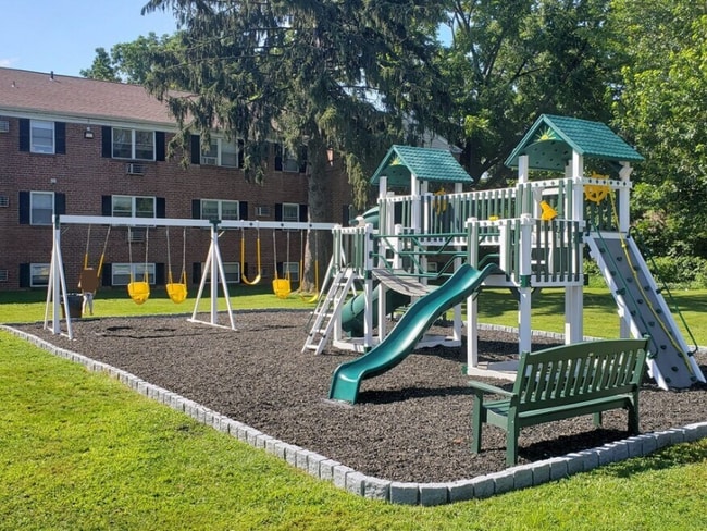 7200 Marion Ave unit 402, Levittown, PA 19055 - photo 4