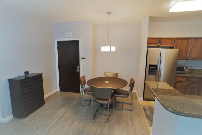 13951 Sherman Way unit 309, Van Nuys, CA 91405 - photo 4