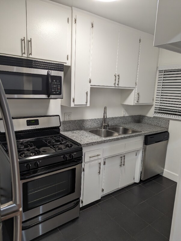 7062 Lanewood Ave unit 16, Los Angeles, CA 90028 - photo 3