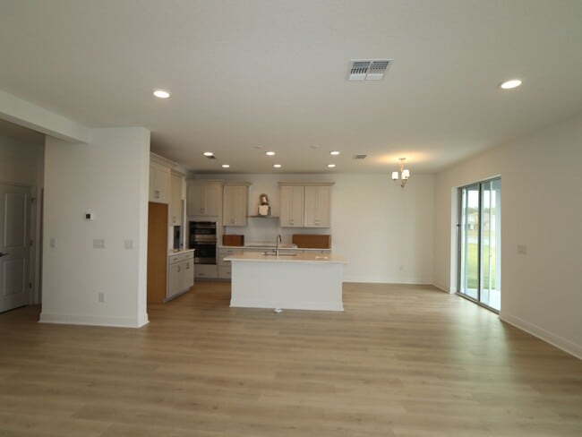 31297 Pendleton Landing Cir, Wesley Chapel, FL 33545 - photo 3