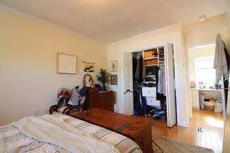 9 Sherman Rd Unit 1, Chestnut Hill, MA 02467