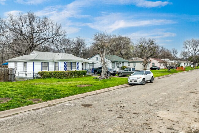 Homes in River Oaks come in a variety of styles.