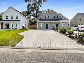 39 Travis St, Savannah, GA 31406