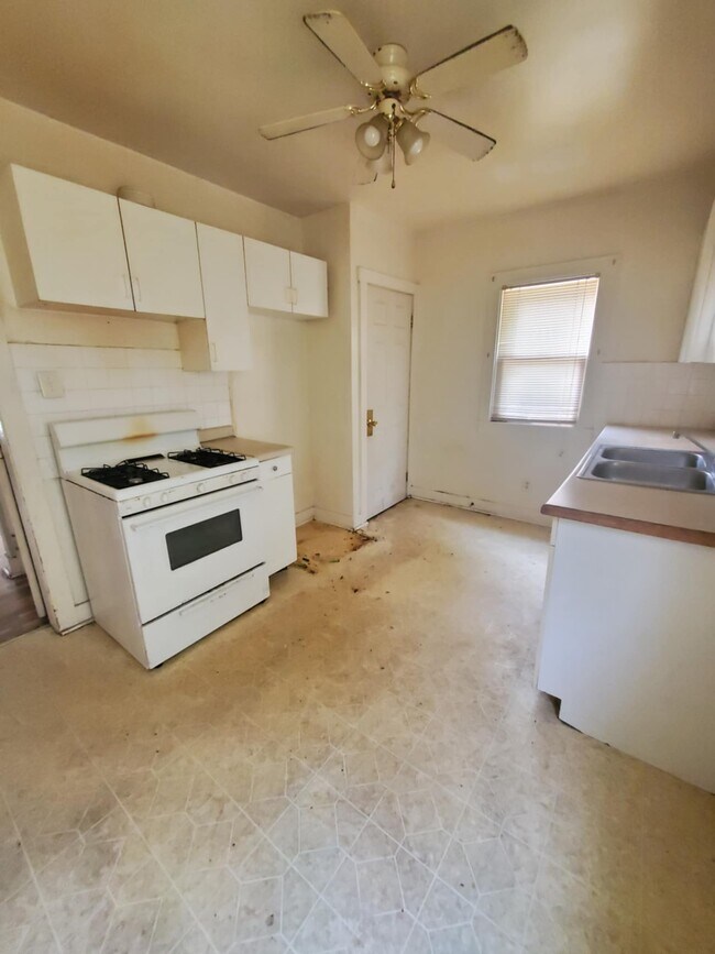 1246 E Riverside Ave, Decatur, IL 62521