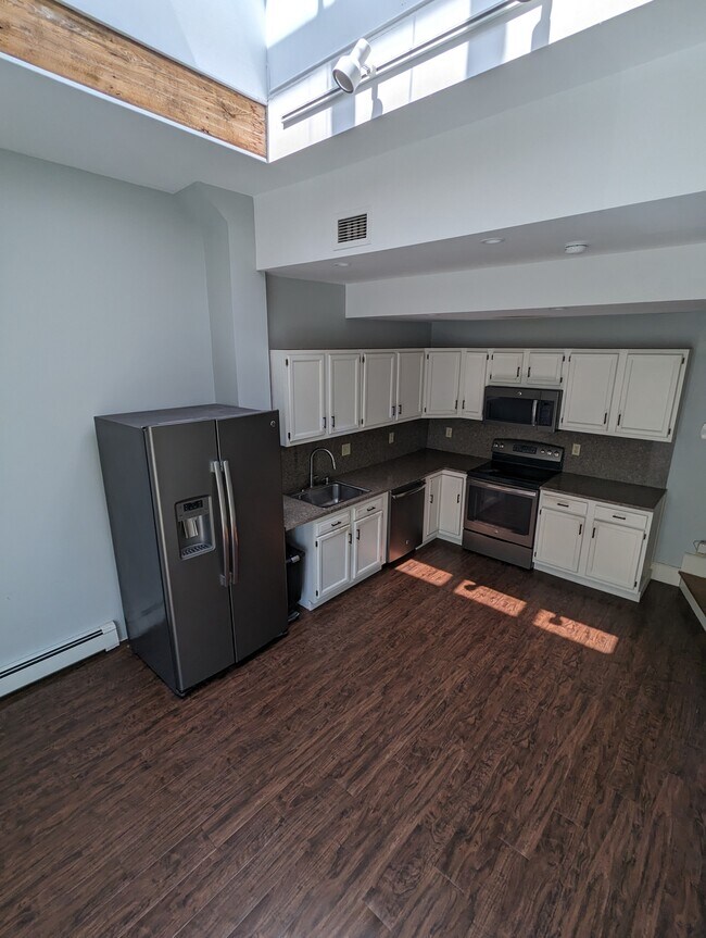 401 State St unit 20, Erie, PA 16501 - photo 2