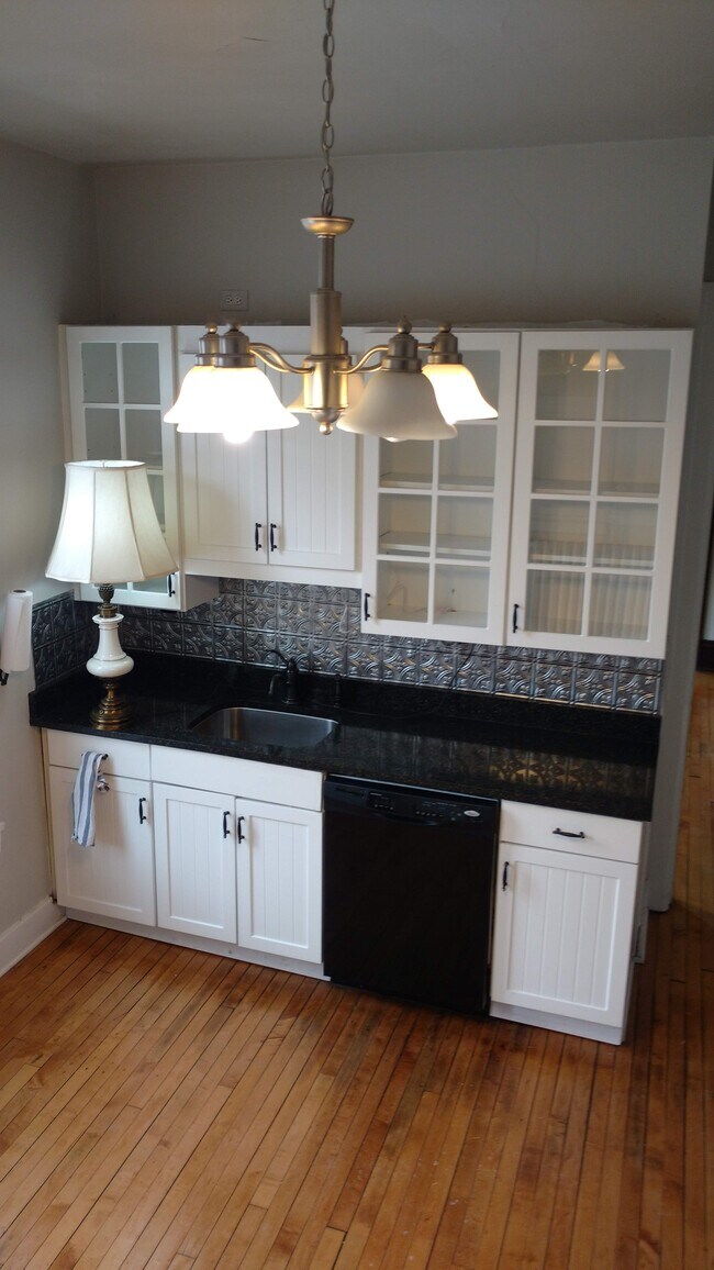 1624 N Warren Ave Unit Lower, Milwaukee, WI 53202