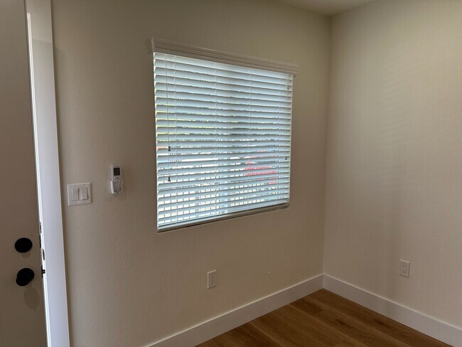 4858 Ascot Ave unit 4858, Los Angeles, CA 90011 - photo 4