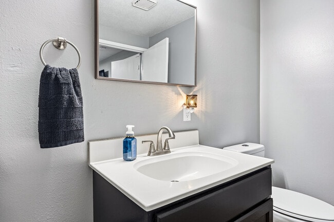 810 Benton Dr, Iowa City, IA 52246 - photo 7