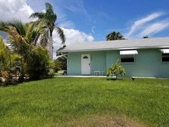 8682 SE Kingsley St, Hobe Sound, FL 33455 - photo 7