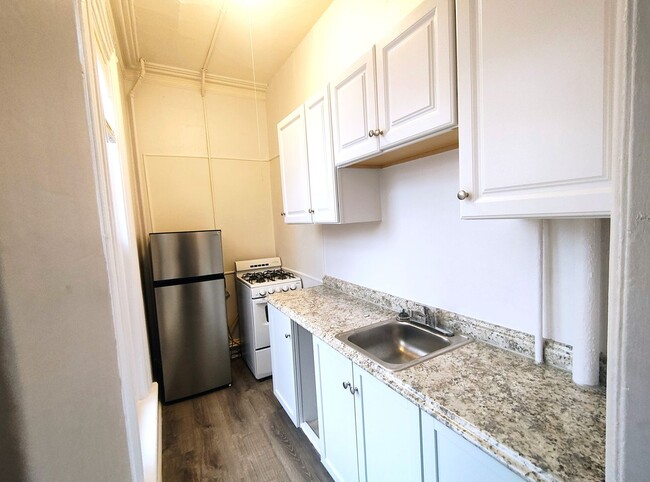 50 Common St unit 5, Providence, RI 02908 - photo 2
