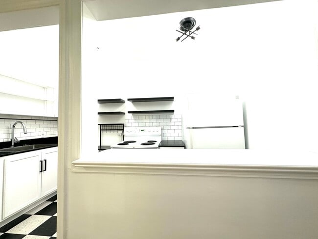 1108 S Detroit Ave Michael unit 3rd floor 1C, Tulsa, OK 74120 - photo 4