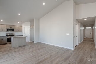 13306 Cut St, Caldwell, ID 83607