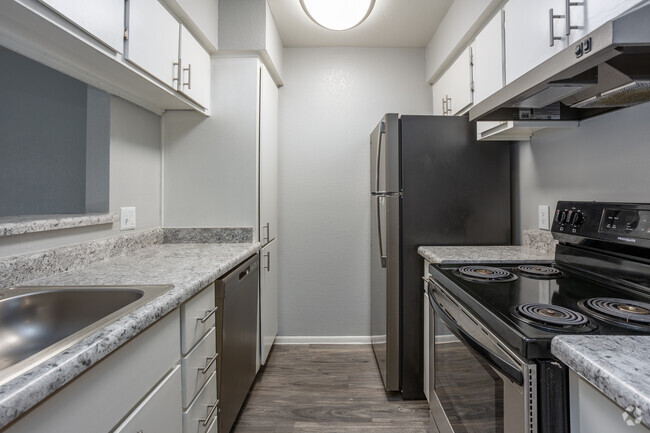1BR, 1BA - 640SF