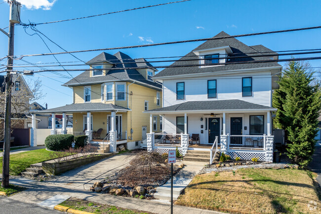 Residents can be just a short walk from the many shops and restaurants in Barrington.