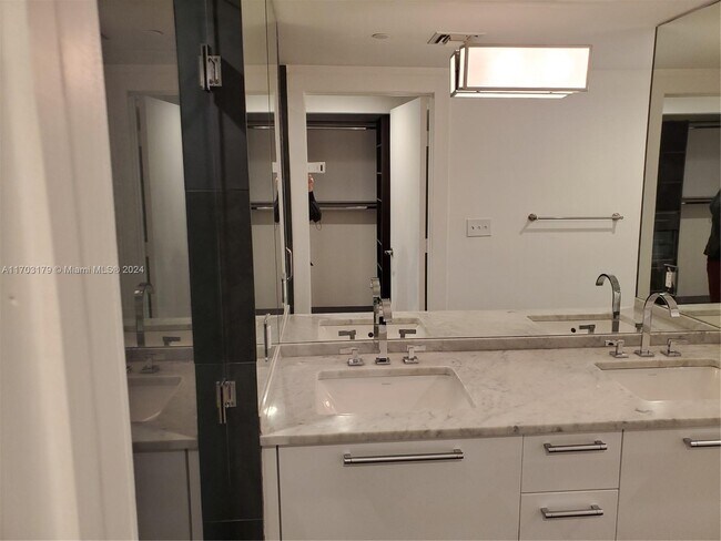 900 Biscayne Blvd unit 2908, Miami, FL 33132 - photo 4