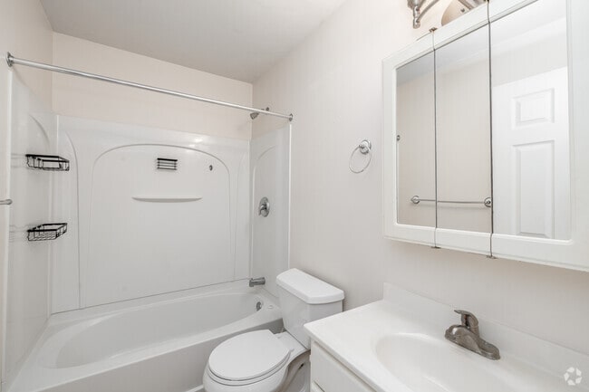 2BR, 1BA - 900SF - Bathroom