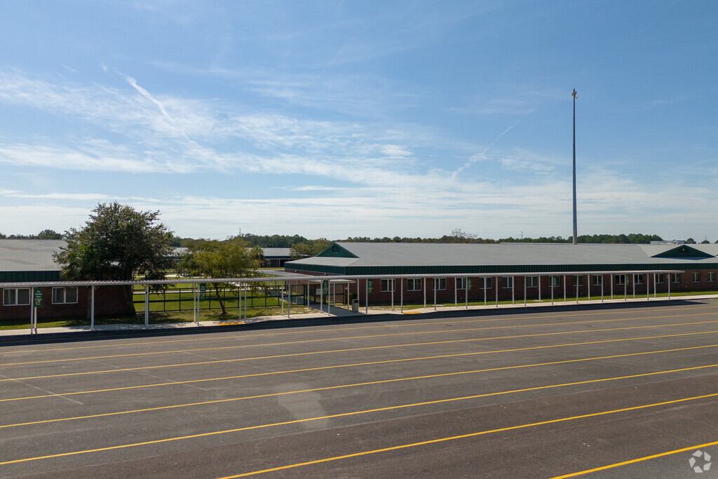 Yulee Middle School is a highly rated, public school located in Yulee.